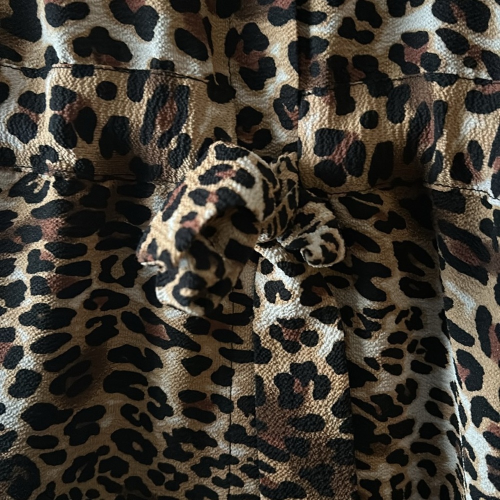 Animal print adjustable waist
Blouse - Picture 3 of 6